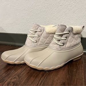 Women’s Duck Boots Size 9 Beige